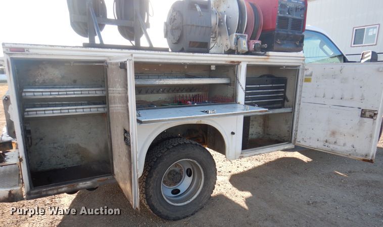 image for item MW9327 2008 Ford F350 Super Duty XLT  utility bed pickup truck