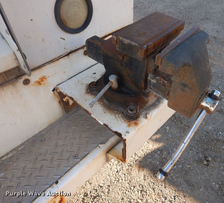 image for item MW9327 2008 Ford F350 Super Duty XLT  utility bed pickup truck