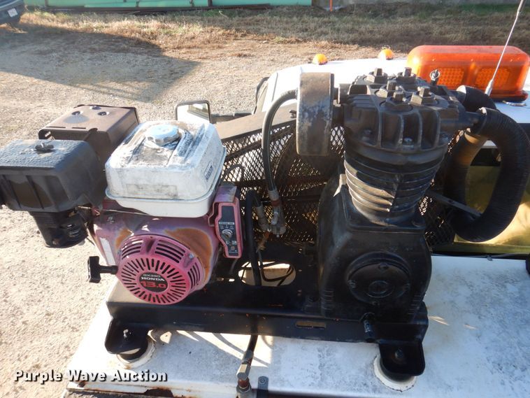 image for item MW9327 2008 Ford F350 Super Duty XLT  utility bed pickup truck