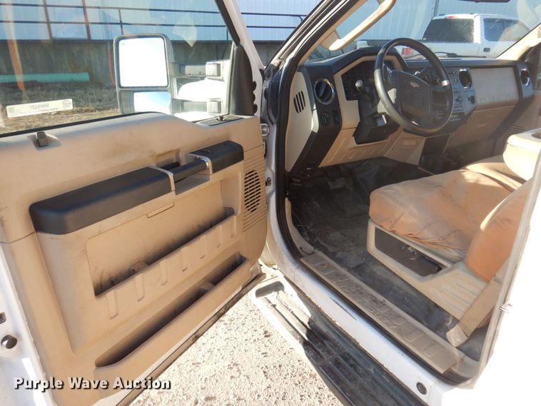 image for item MW9327 2008 Ford F350 Super Duty XLT  utility bed pickup truck