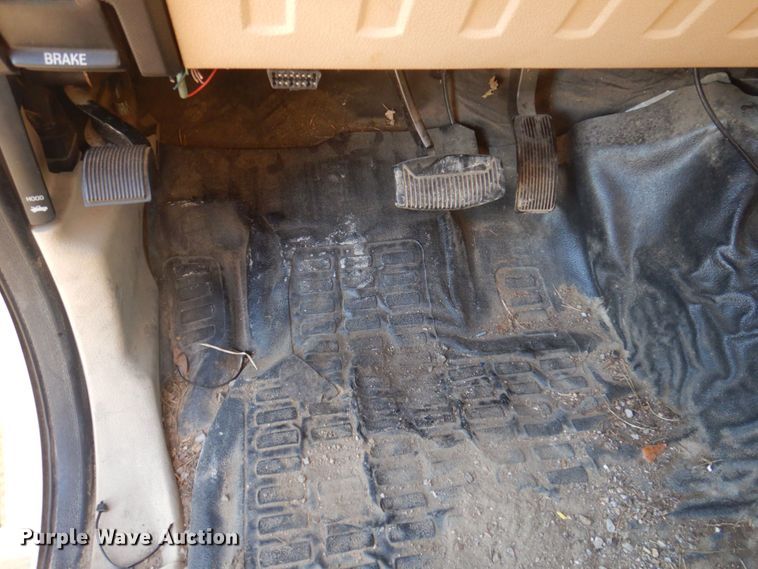 image for item MW9327 2008 Ford F350 Super Duty XLT  utility bed pickup truck