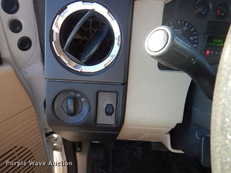 image for item MW9327 2008 Ford F350 Super Duty XLT  utility bed pickup truck