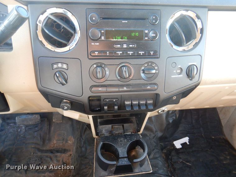 image for item MW9327 2008 Ford F350 Super Duty XLT  utility bed pickup truck