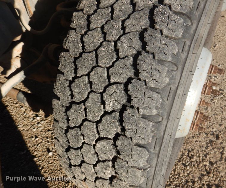 image for item MW9327 2008 Ford F350 Super Duty XLT  utility bed pickup truck