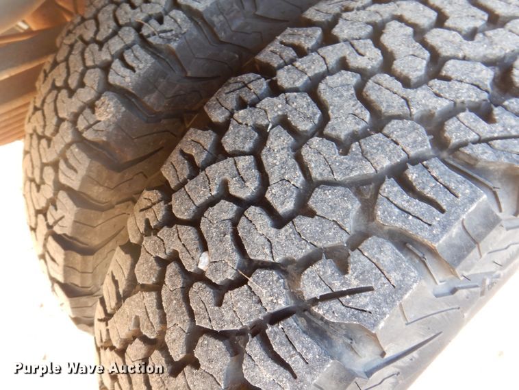 image for item MW9327 2008 Ford F350 Super Duty XLT  utility bed pickup truck