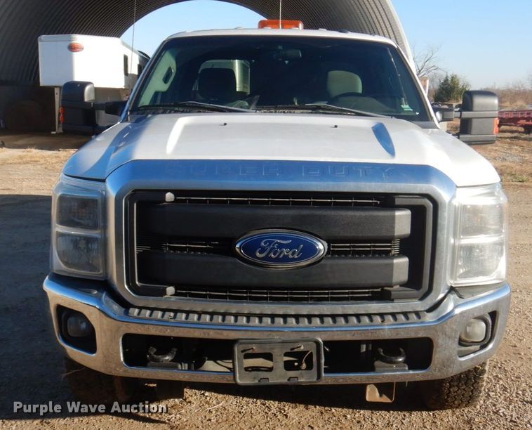 image for item MW9328 2013 Ford F350 Super Duty XLT  Crew Cab pickup truck