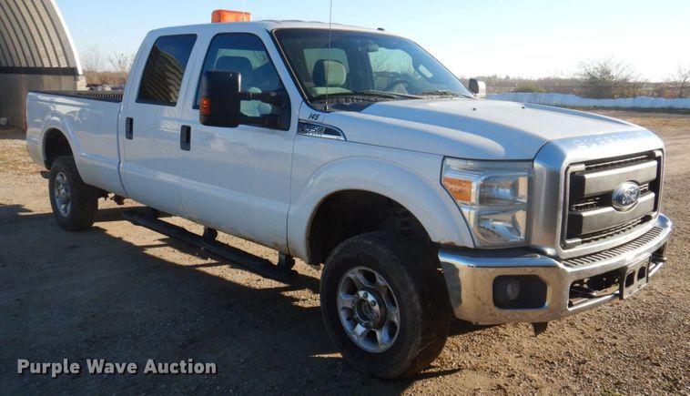 image for item MW9328 2013 Ford F350 Super Duty XLT  Crew Cab pickup truck