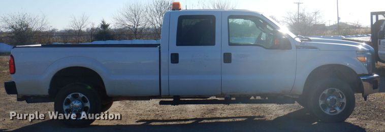 image for item MW9328 2013 Ford F350 Super Duty XLT  Crew Cab pickup truck