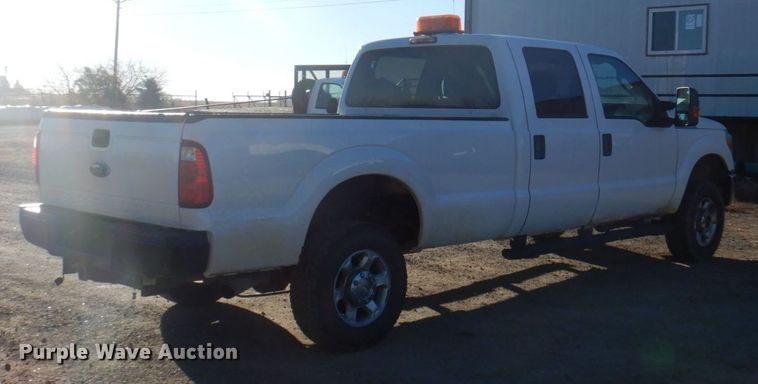 image for item MW9328 2013 Ford F350 Super Duty XLT  Crew Cab pickup truck