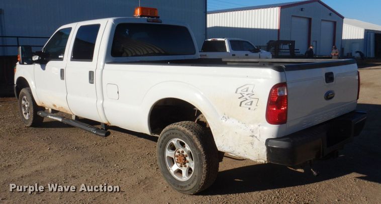 image for item MW9328 2013 Ford F350 Super Duty XLT  Crew Cab pickup truck