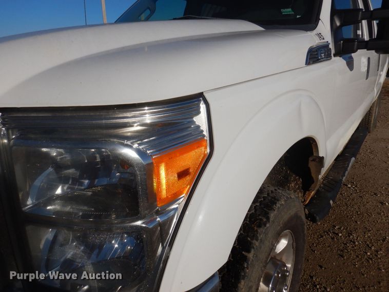 image for item MW9328 2013 Ford F350 Super Duty XLT  Crew Cab pickup truck