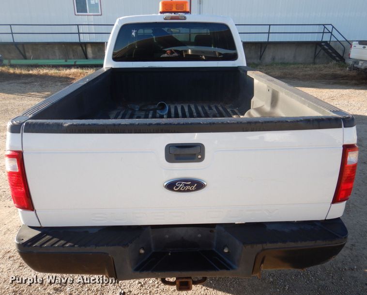 image for item MW9328 2013 Ford F350 Super Duty XLT  Crew Cab pickup truck