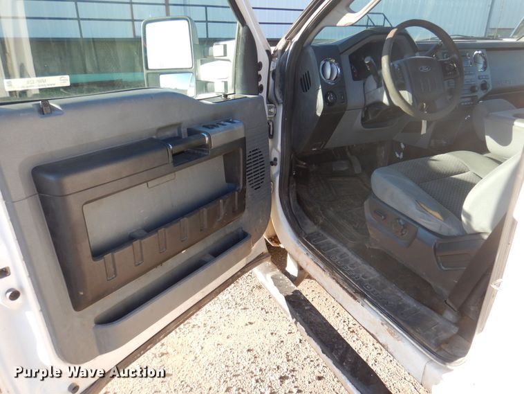 image for item MW9328 2013 Ford F350 Super Duty XLT  Crew Cab pickup truck