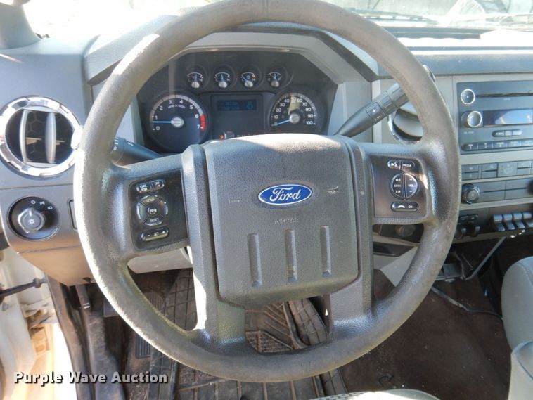 image for item MW9328 2013 Ford F350 Super Duty XLT  Crew Cab pickup truck