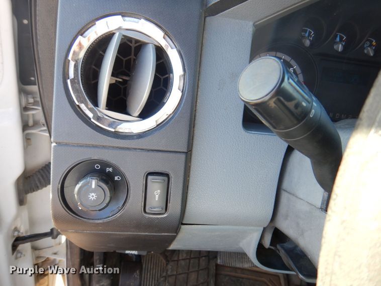 image for item MW9328 2013 Ford F350 Super Duty XLT  Crew Cab pickup truck