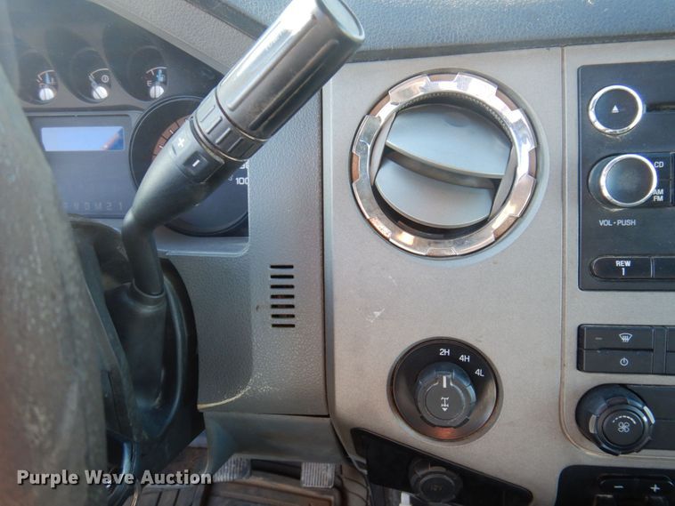 image for item MW9328 2013 Ford F350 Super Duty XLT  Crew Cab pickup truck