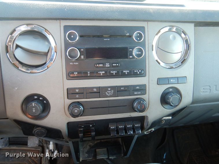 image for item MW9328 2013 Ford F350 Super Duty XLT  Crew Cab pickup truck