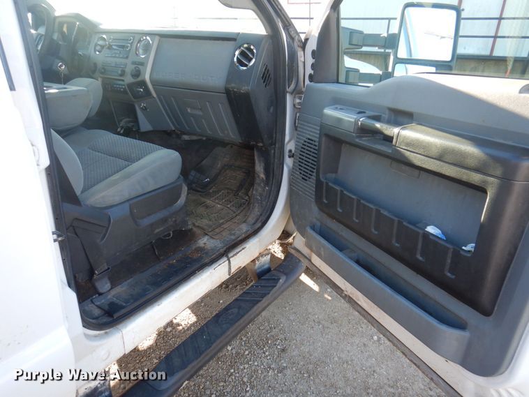 image for item MW9328 2013 Ford F350 Super Duty XLT  Crew Cab pickup truck