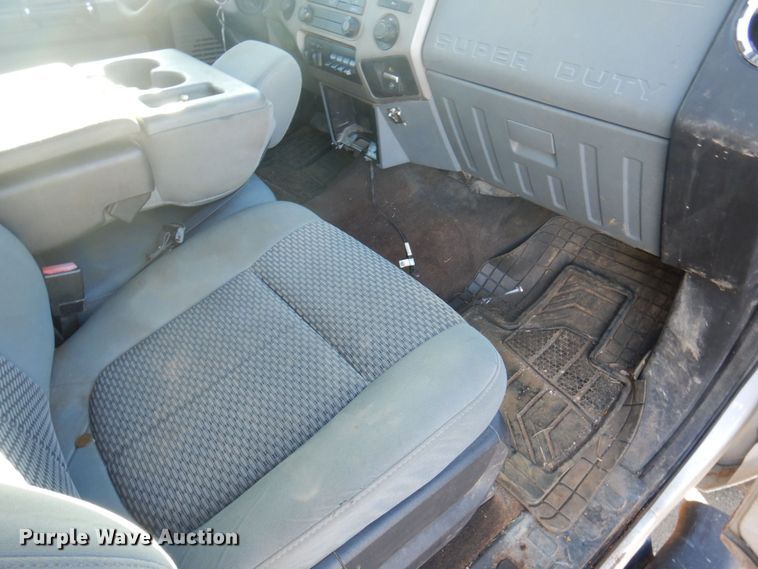 image for item MW9328 2013 Ford F350 Super Duty XLT  Crew Cab pickup truck