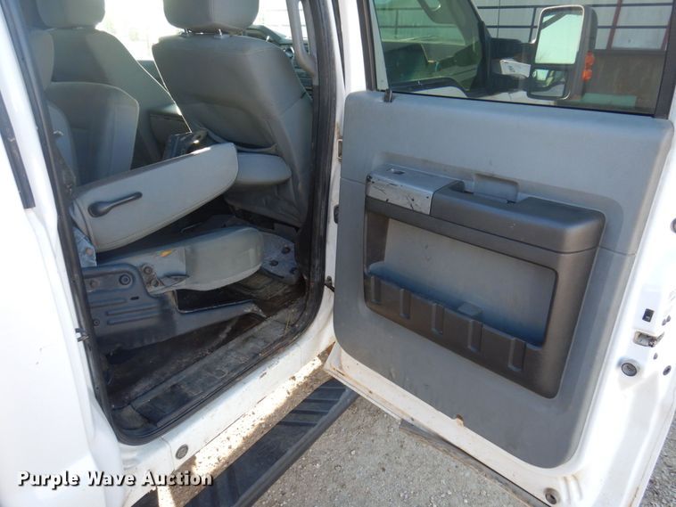 image for item MW9328 2013 Ford F350 Super Duty XLT  Crew Cab pickup truck
