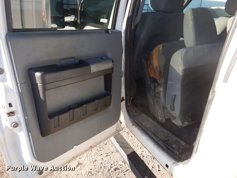 image for item MW9328 2013 Ford F350 Super Duty XLT  Crew Cab pickup truck