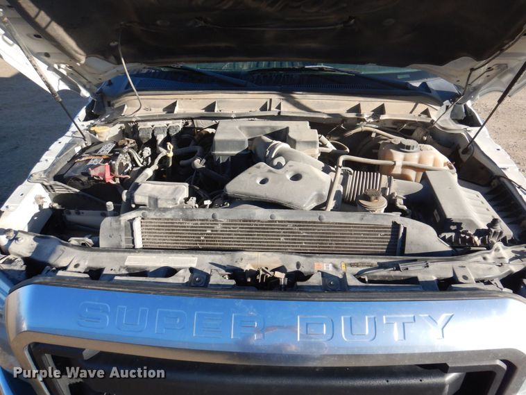 image for item MW9328 2013 Ford F350 Super Duty XLT  Crew Cab pickup truck