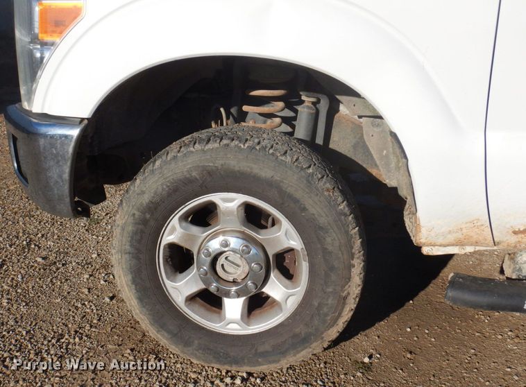 image for item MW9328 2013 Ford F350 Super Duty XLT  Crew Cab pickup truck