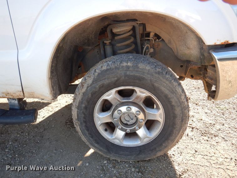 image for item MW9328 2013 Ford F350 Super Duty XLT  Crew Cab pickup truck