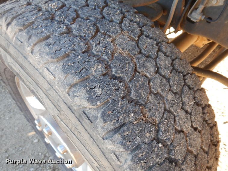 image for item MW9328 2013 Ford F350 Super Duty XLT  Crew Cab pickup truck