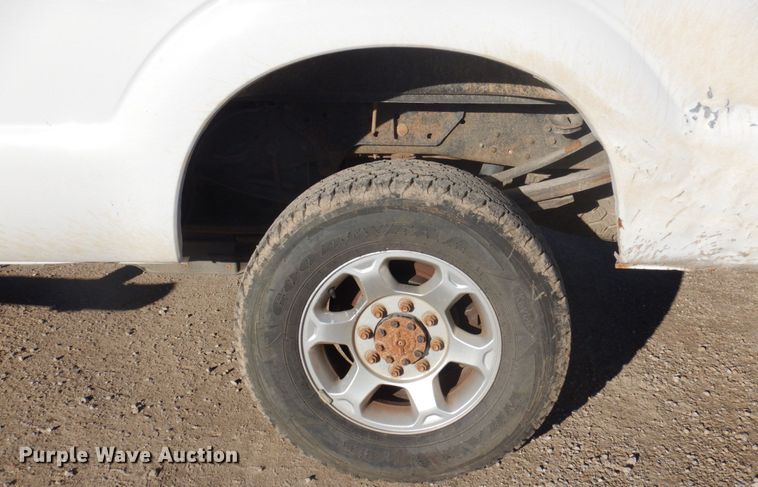 image for item MW9328 2013 Ford F350 Super Duty XLT  Crew Cab pickup truck