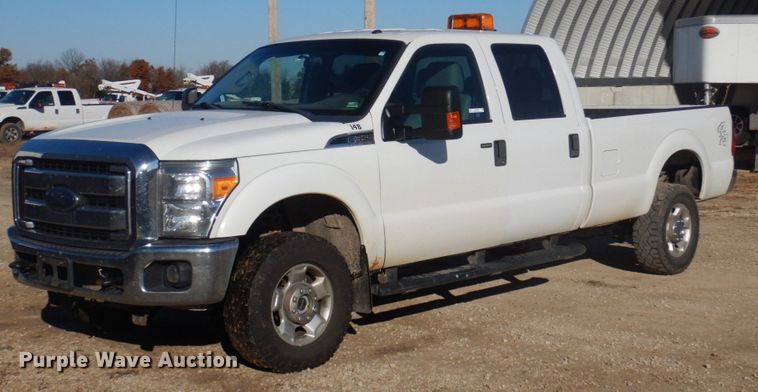 image for item MW9329 2013 Ford F350 Super Duty XLT  Crew Cab pickup truck