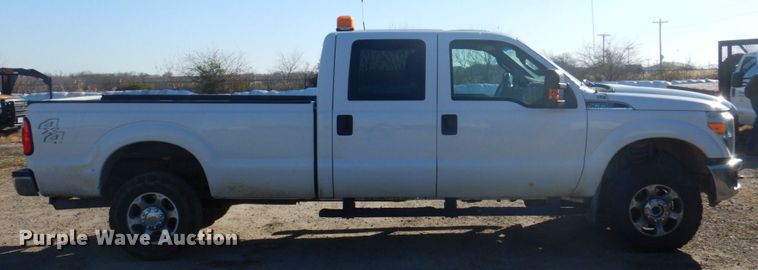 image for item MW9329 2013 Ford F350 Super Duty XLT  Crew Cab pickup truck