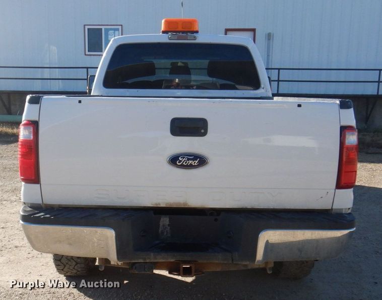 image for item MW9329 2013 Ford F350 Super Duty XLT  Crew Cab pickup truck