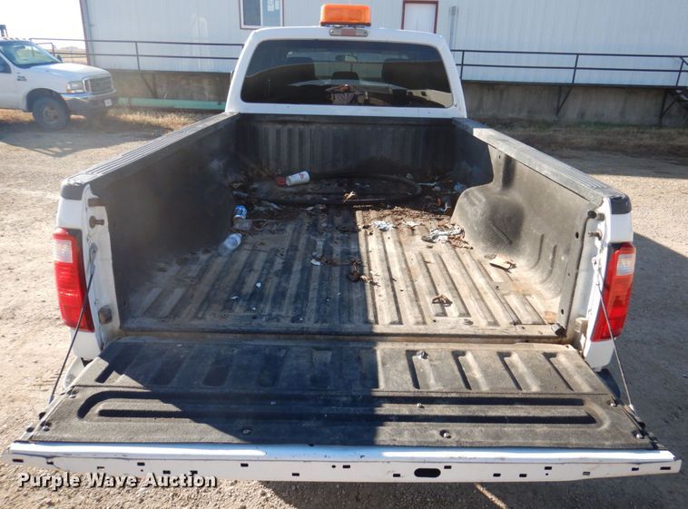 image for item MW9329 2013 Ford F350 Super Duty XLT  Crew Cab pickup truck