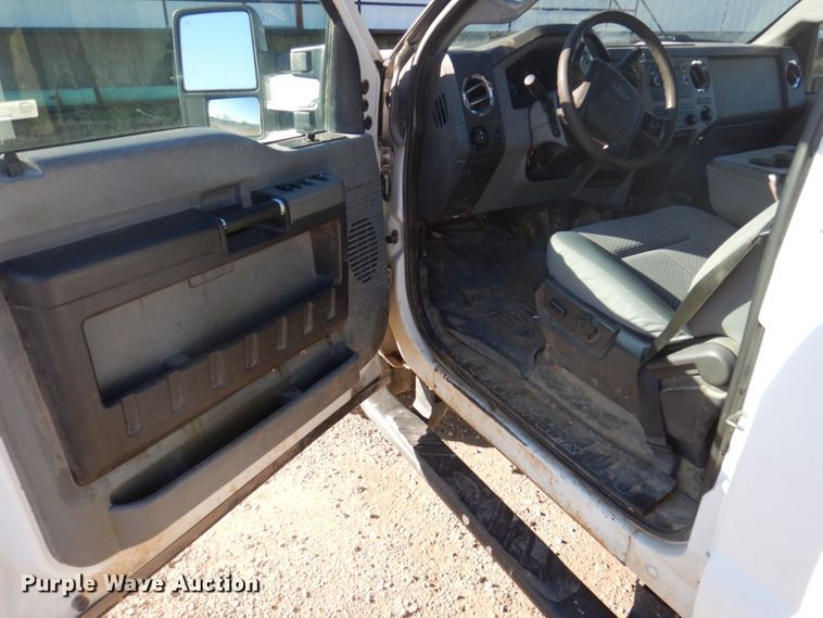 image for item MW9329 2013 Ford F350 Super Duty XLT  Crew Cab pickup truck