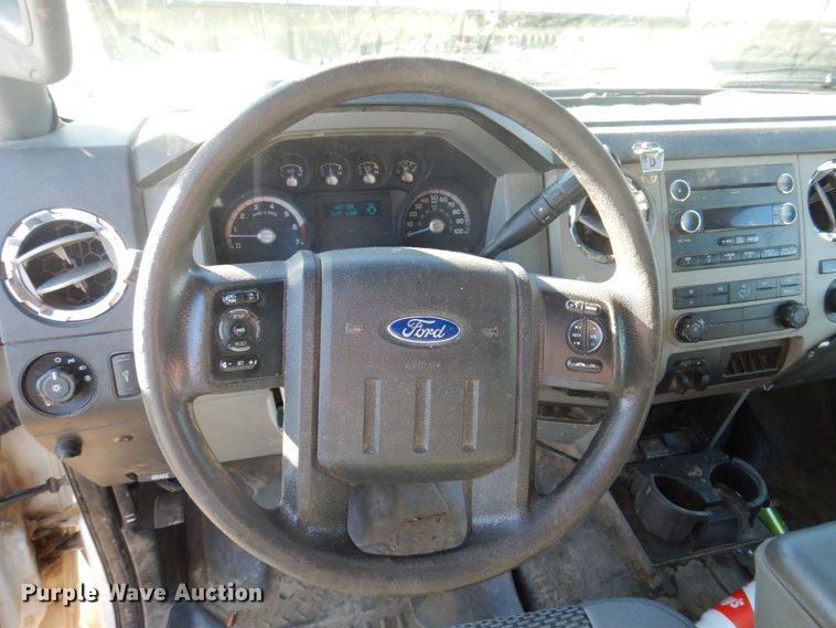 image for item MW9329 2013 Ford F350 Super Duty XLT  Crew Cab pickup truck