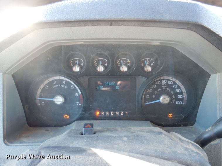 image for item MW9329 2013 Ford F350 Super Duty XLT  Crew Cab pickup truck