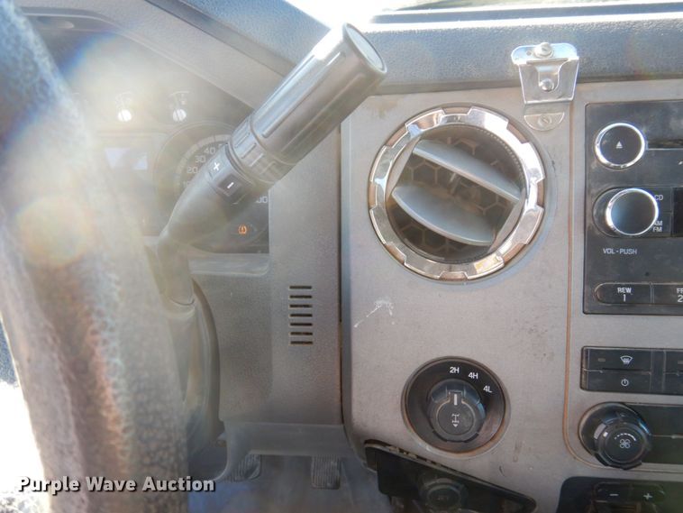 image for item MW9329 2013 Ford F350 Super Duty XLT  Crew Cab pickup truck