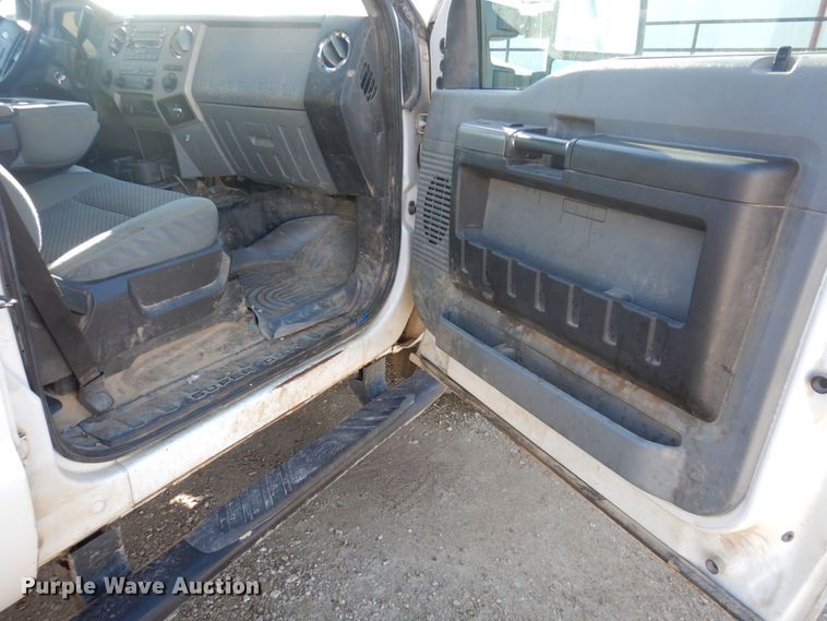 image for item MW9329 2013 Ford F350 Super Duty XLT  Crew Cab pickup truck