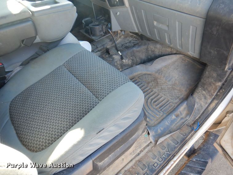 image for item MW9329 2013 Ford F350 Super Duty XLT  Crew Cab pickup truck