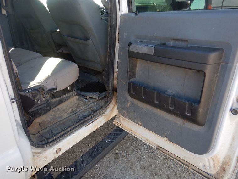 image for item MW9329 2013 Ford F350 Super Duty XLT  Crew Cab pickup truck