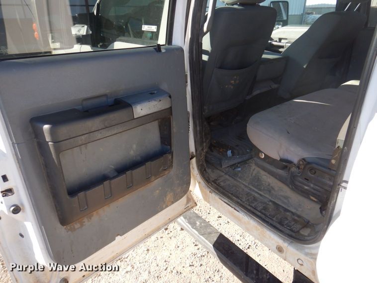 image for item MW9329 2013 Ford F350 Super Duty XLT  Crew Cab pickup truck