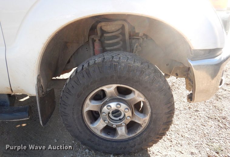 image for item MW9329 2013 Ford F350 Super Duty XLT  Crew Cab pickup truck