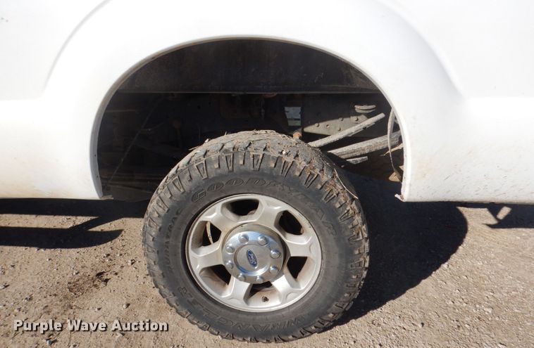 image for item MW9329 2013 Ford F350 Super Duty XLT  Crew Cab pickup truck