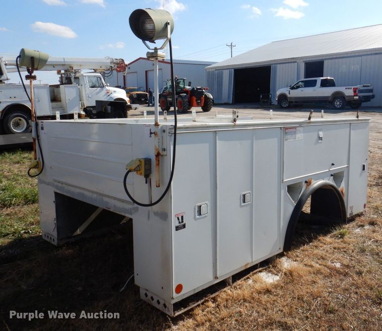 Altec utility bed in Tipton, MO | Item MW9357 sold | Purple Wave