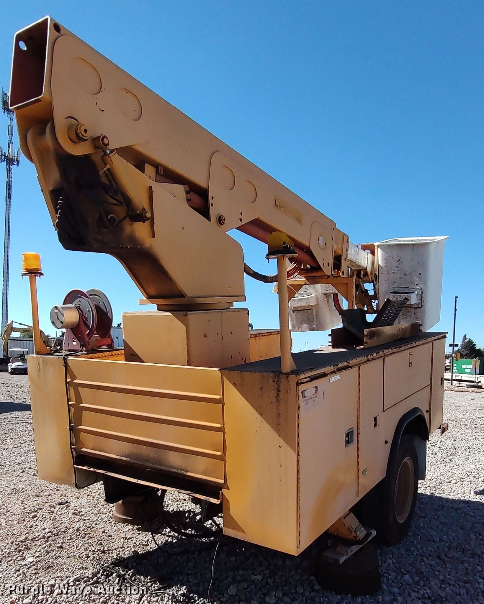 Bucket truck bed in Oklahoma City, OK Item LK9977 sold Purple Wave