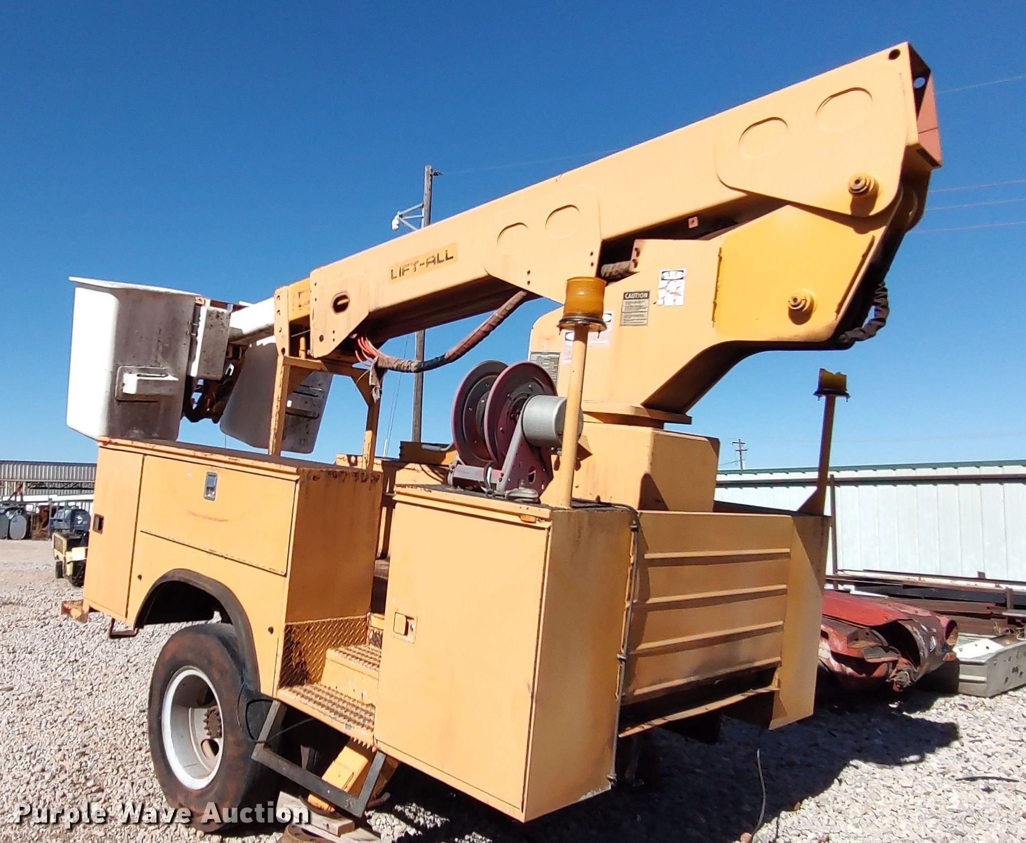 Bucket truck bed in Oklahoma City, OK Item LK9977 sold Purple Wave