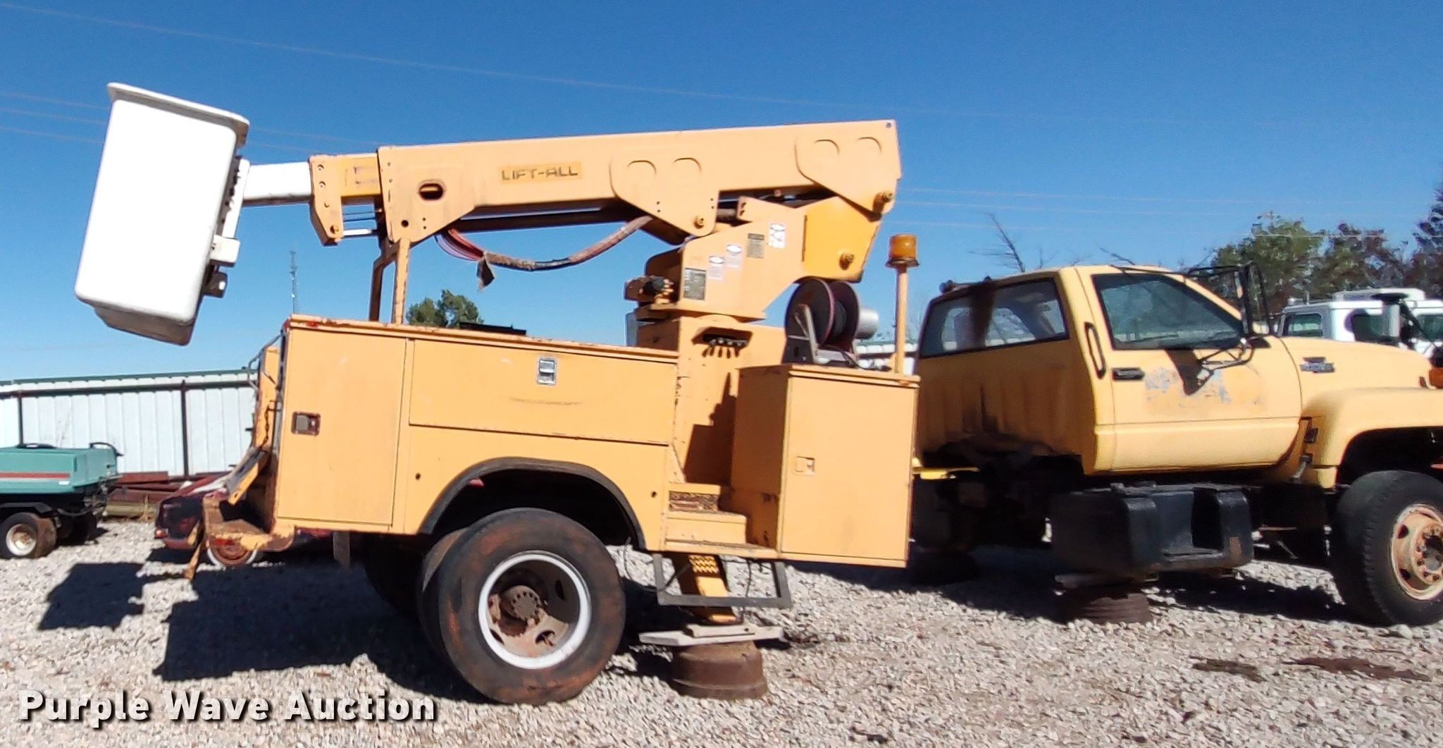 Bucket truck bed in Oklahoma City, OK Item LK9977 sold Purple Wave
