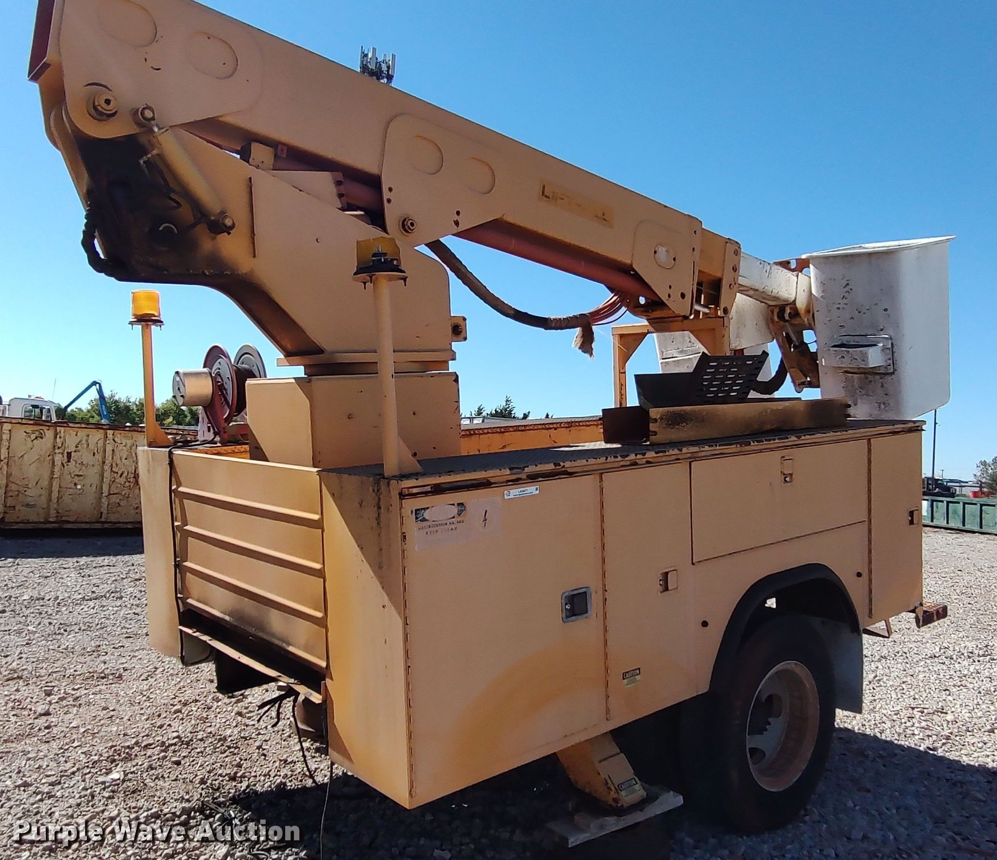 Bucket truck bed in Oklahoma City, OK | Item LK9977 sold | Purple Wave