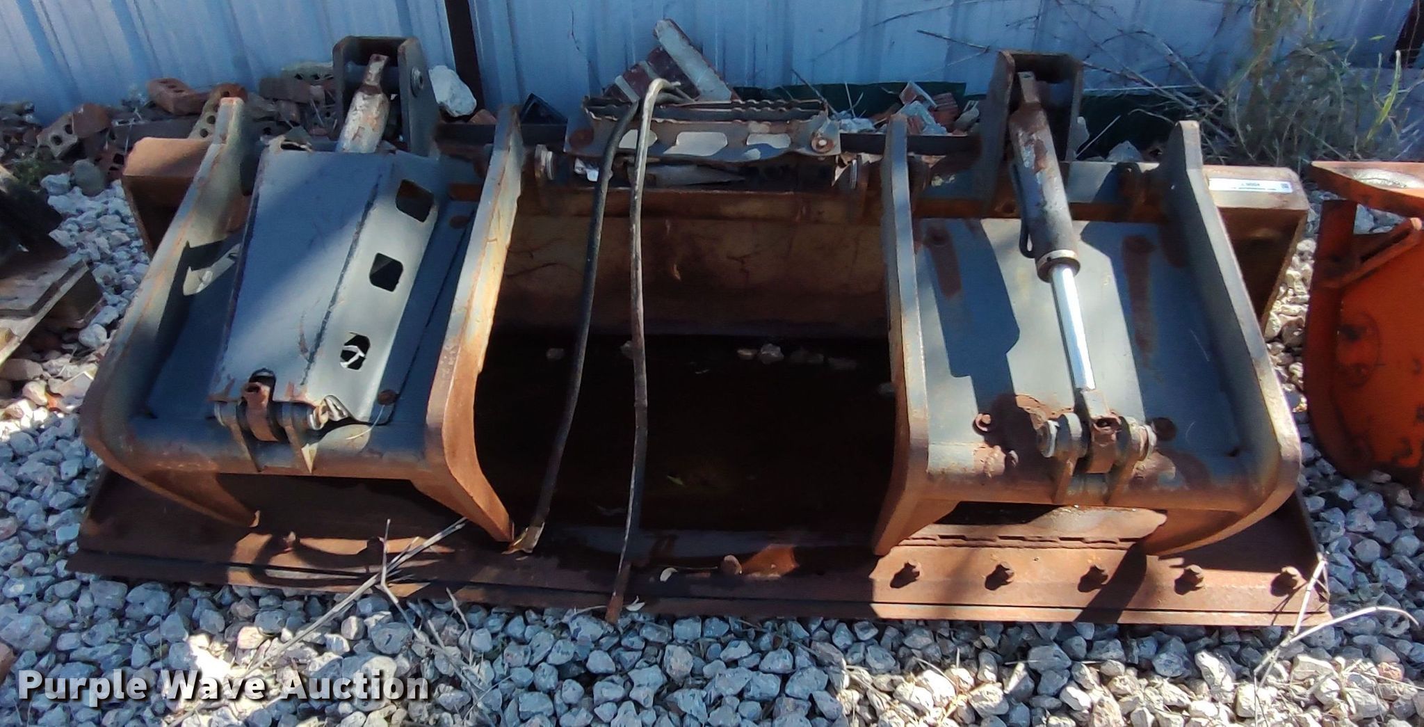 Skid steer grapple bucket in Oklahoma City, OK Item LL9004 sold